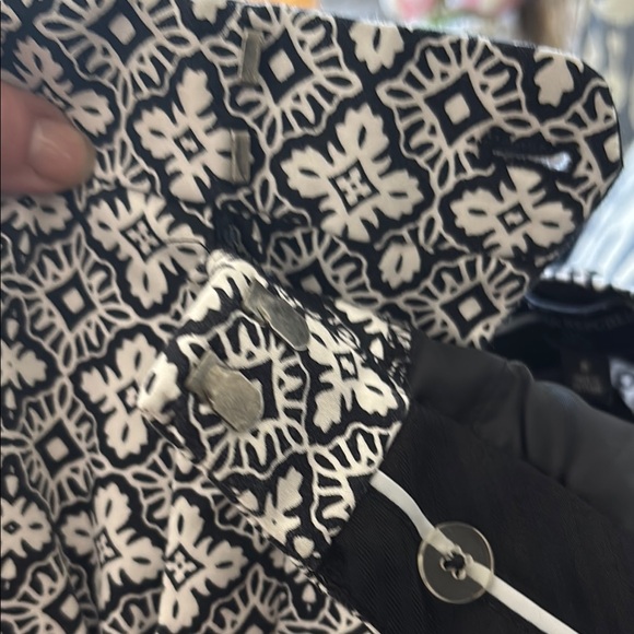 Banana Republic Reegan Women’s pants , Black /White Patterned , Mid Rise , sz 8 - Picture 5 of 9
